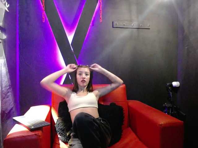 emilycooper live cam on BongaCams
