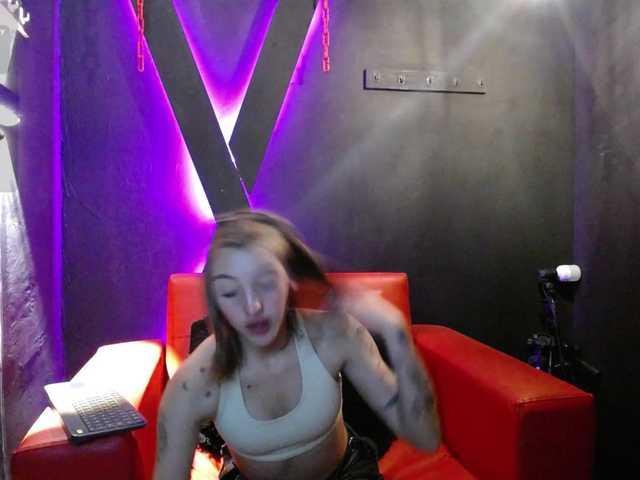 emilycooper live cam on BongaCams