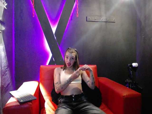 emilycooper live cam on BongaCams