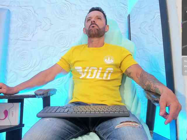 HardenedDad Live Webcam on BongaCams