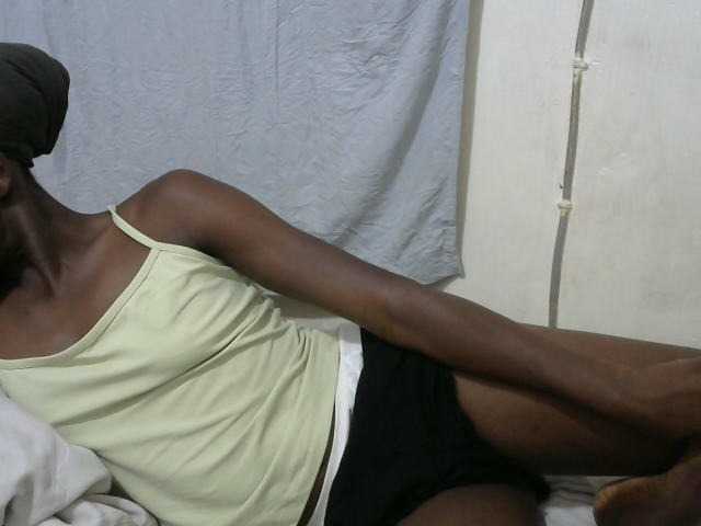 PrettyOne1 live cam on BongaCams