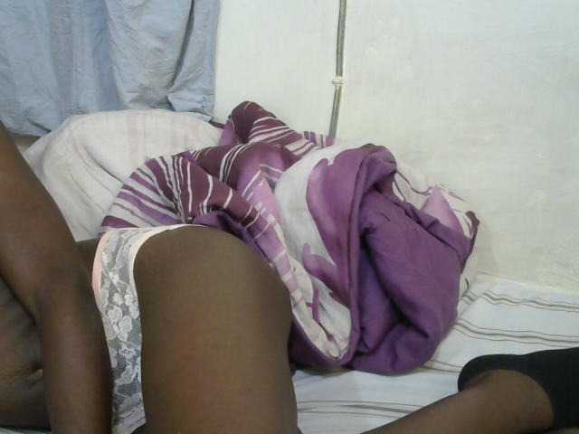 PrettyOne1 live cam on BongaCams