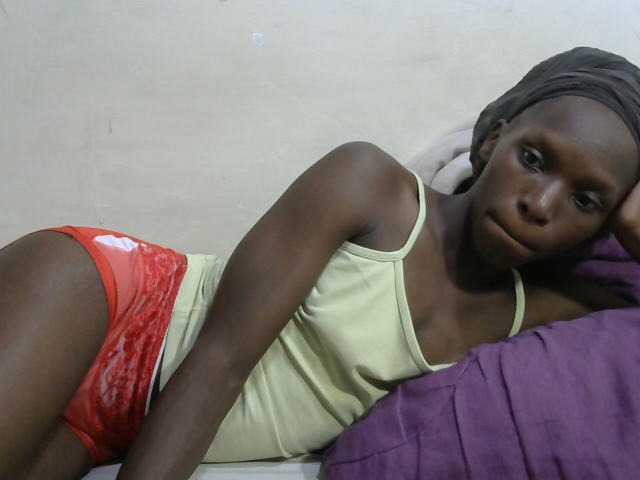 PrettyOne1 live cam on BongaCams