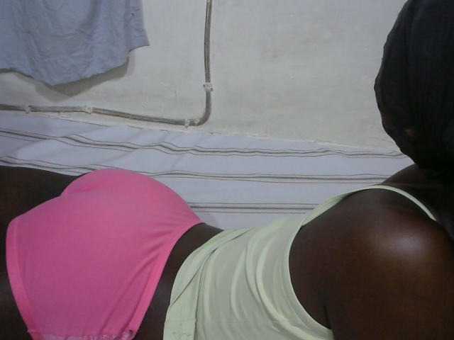 PrettyOne1 live webcam show