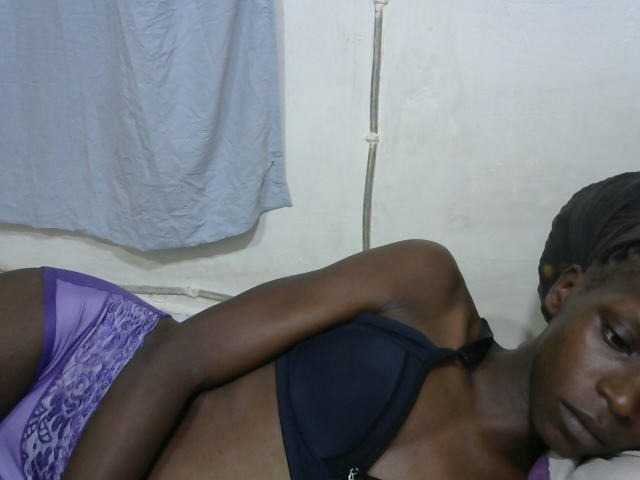 PrettyOne1 live webcam show