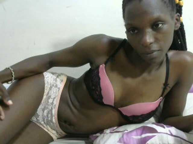 PrettyOne1 live cam on BongaCams
