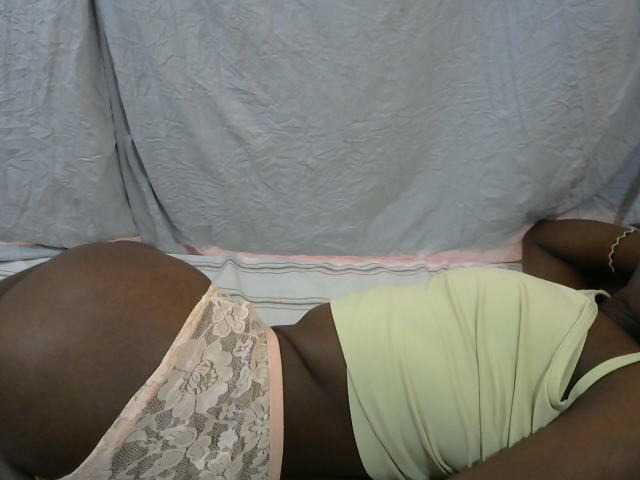 PrettyOne1 live cam on BongaCams