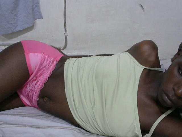 PrettyOne1 live webcam show