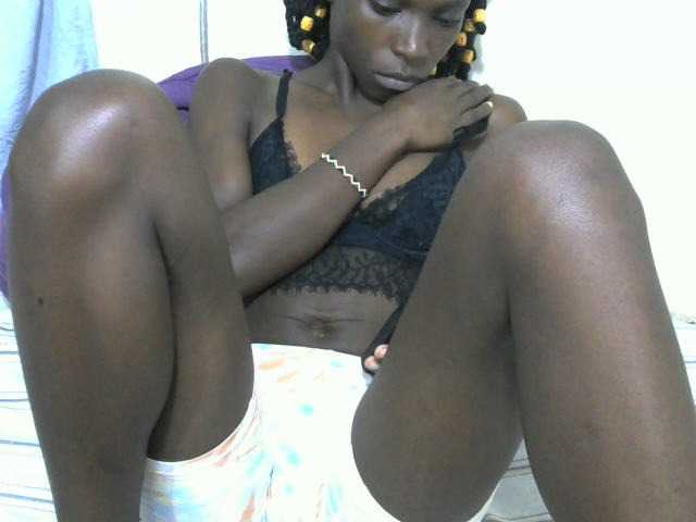 PrettyOne1 live cam on BongaCams