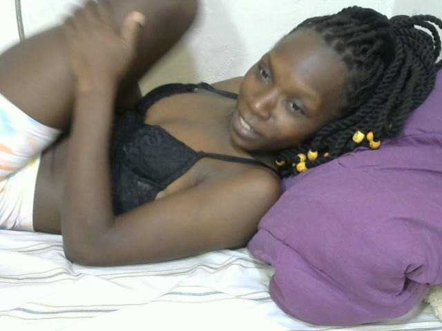 PrettyOne1 live cam on BongaCams