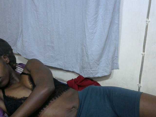 PrettyOne1 live cam on BongaCams