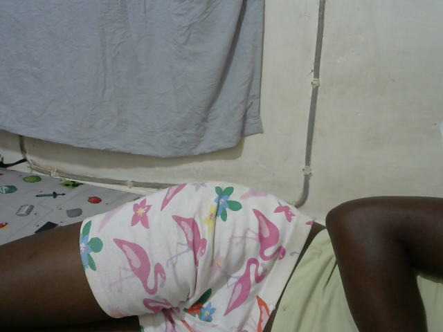 PrettyOne1 live cam on BongaCams