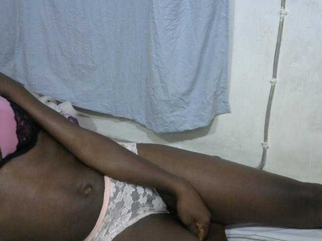 PrettyOne1 live webcam show