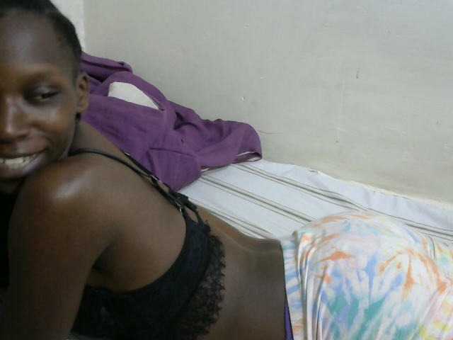 PrettyOne1 live cam on BongaCams