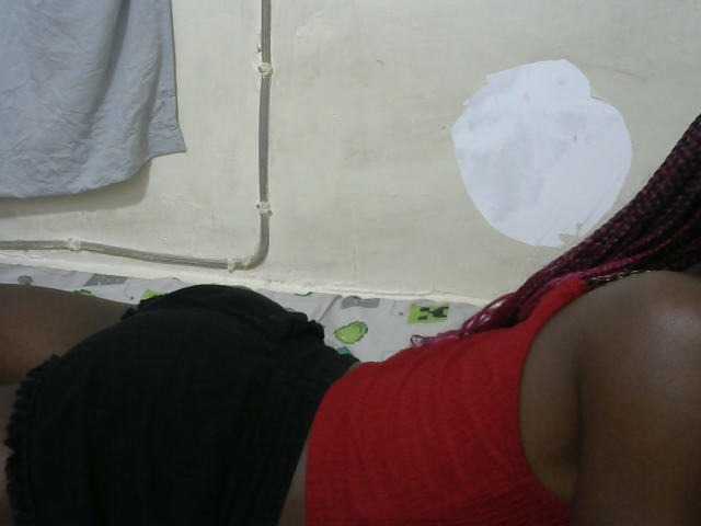 PrettyOne1 live cam on BongaCams