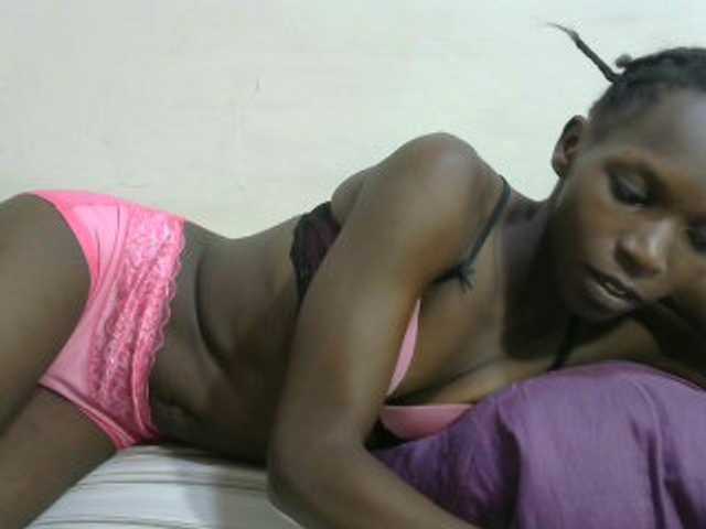 PrettyOne1 live cam on BongaCams