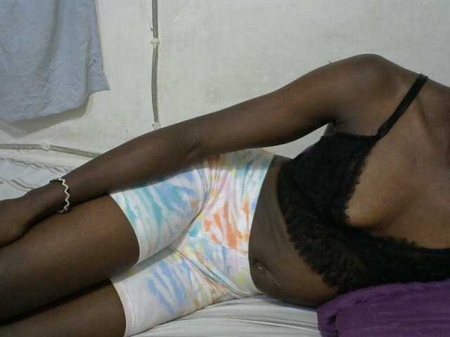 PrettyOne1 live cam