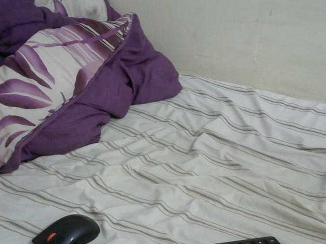 PrettyOne1 live cam on BongaCams