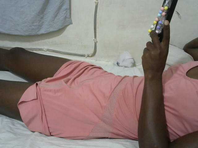 PrettyOne1 live cam on BongaCams