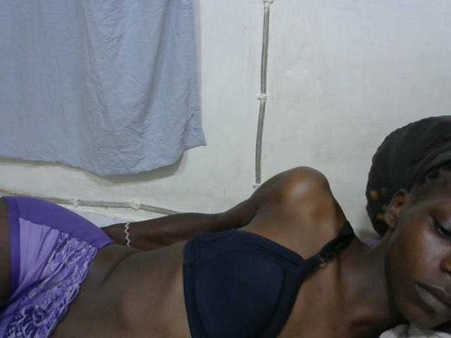 PrettyOne1 live webcam show