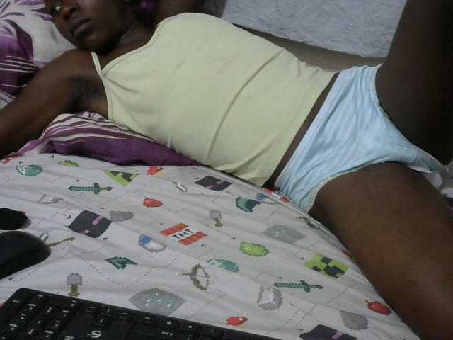 PrettyOne1 live cam on BongaCams