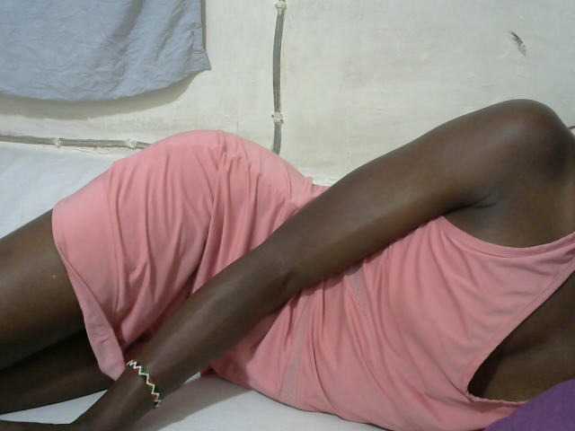 PrettyOne1 live cam on BongaCams