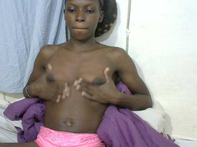 PrettyOne1 live cam on BongaCams