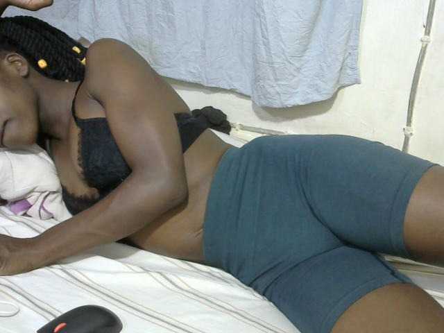 PrettyOne1 live cam