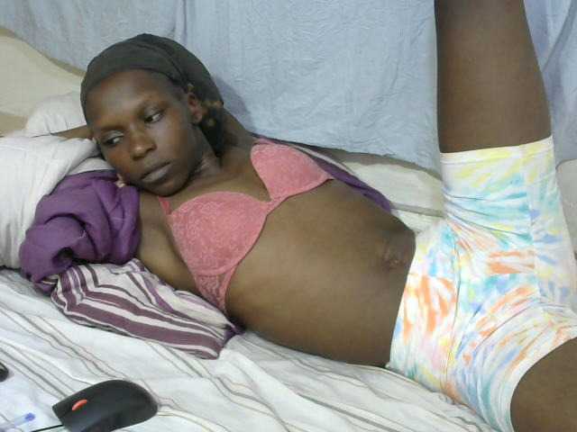 PrettyOne1 live cam on BongaCams