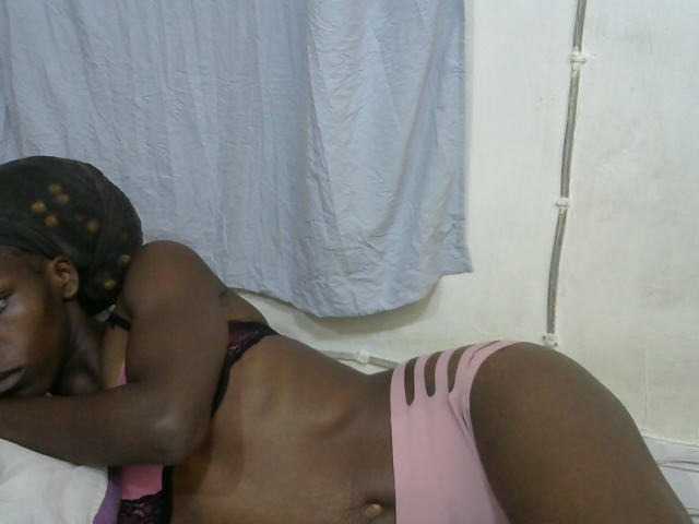 PrettyOne1 live webcam show
