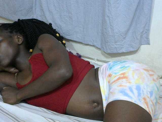 PrettyOne1 live webcam show
