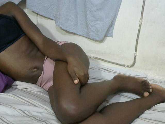 PrettyOne1 live cam on BongaCams