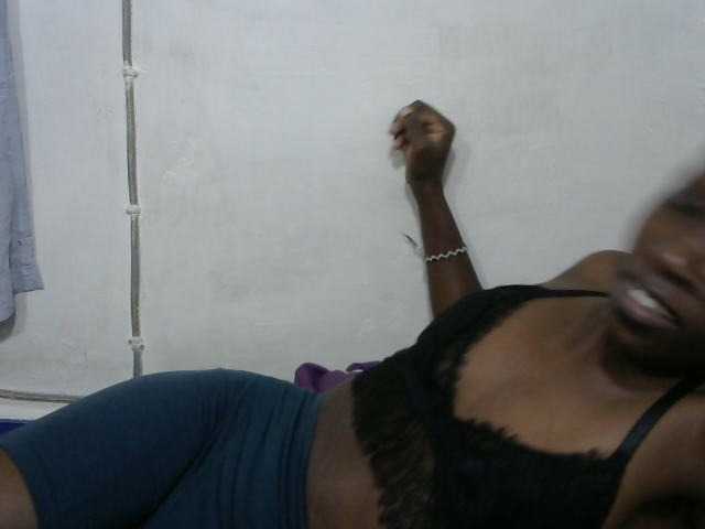 PrettyOne1 live cam on BongaCams