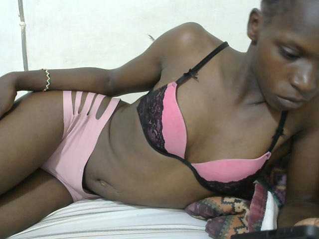 PrettyOne1 live cam on BongaCams