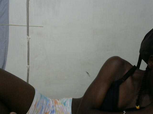 PrettyOne1 live cam on BongaCams