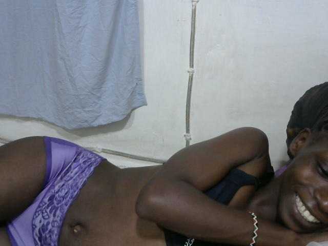 PrettyOne1 live cam on BongaCams