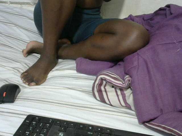 PrettyOne1 live cam on BongaCams