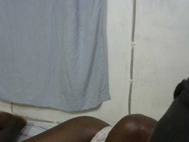 PrettyOne1 live cam on BongaCams