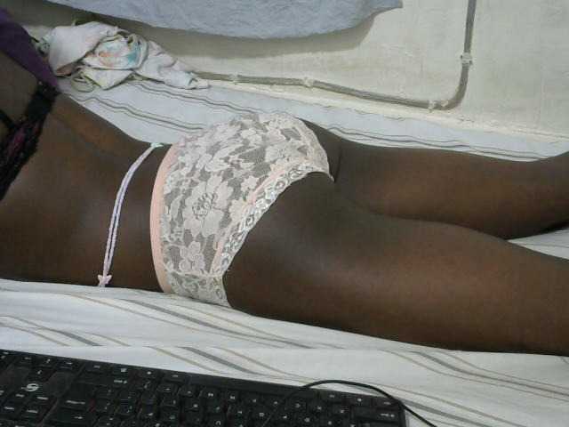 PrettyOne1 live cam on BongaCams
