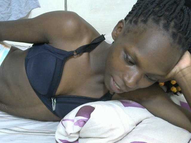 PrettyOne1 live webcam show