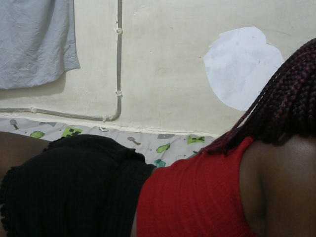 PrettyOne1 live cam on BongaCams