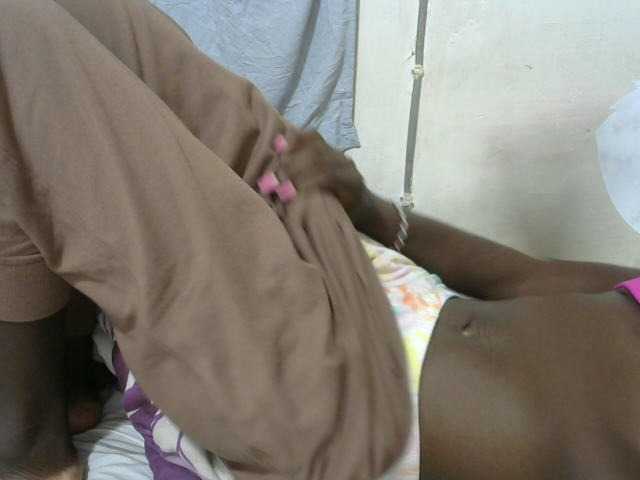 PrettyOne1 live cam on BongaCams