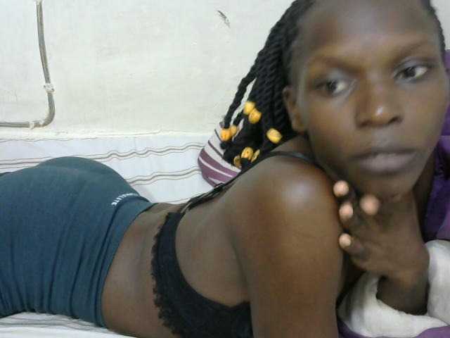PrettyOne1 live cam on BongaCams