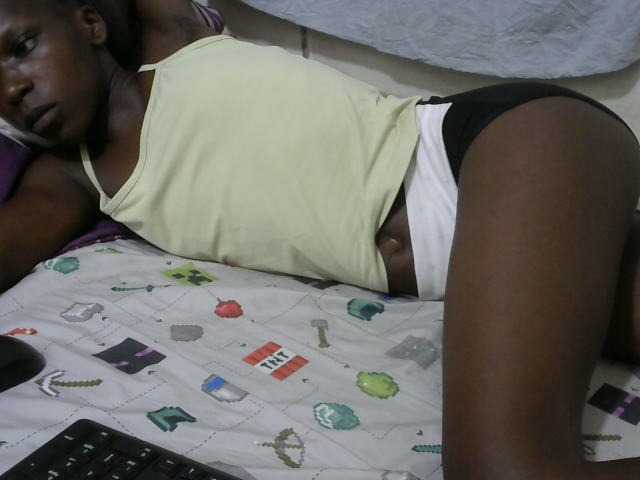 PrettyOne1 live cam on BongaCams