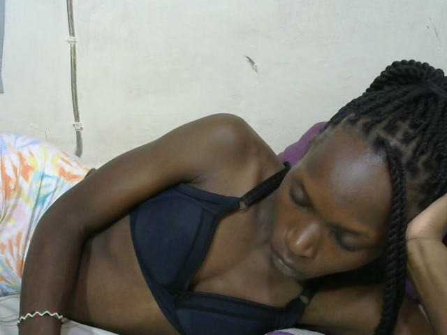 PrettyOne1 live cam on BongaCams