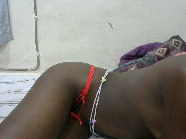 PrettyOne1 live cam on BongaCams