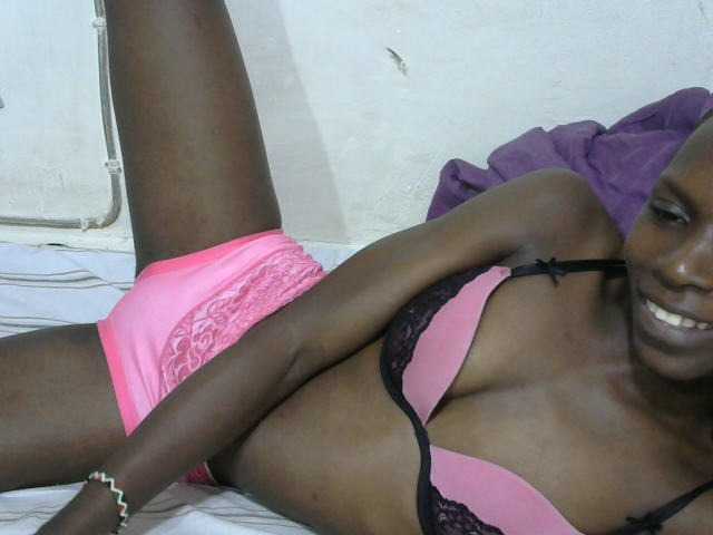 PrettyOne1 live webcam show