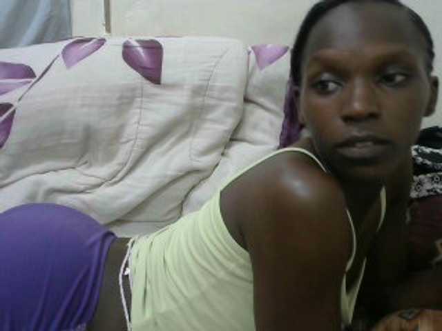 PrettyOne1 live cam preview