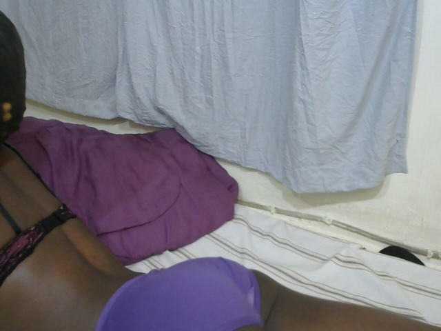 PrettyOne1 live cam on BongaCams