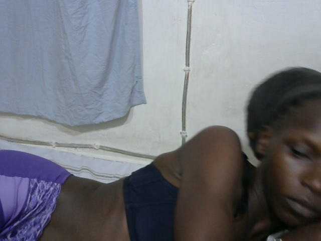 PrettyOne1 live webcam show